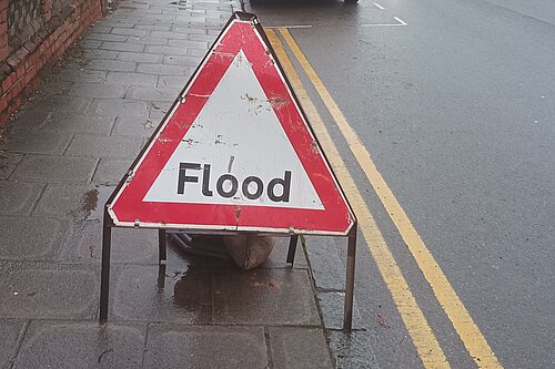 Flood sign on pavement