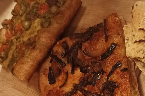 Mixed breads and pizzas