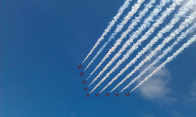 Red Arrows in flight (aeroplanes)